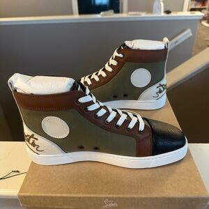 Christian Louboutin Fun Louis Flat Sneakers in Tan